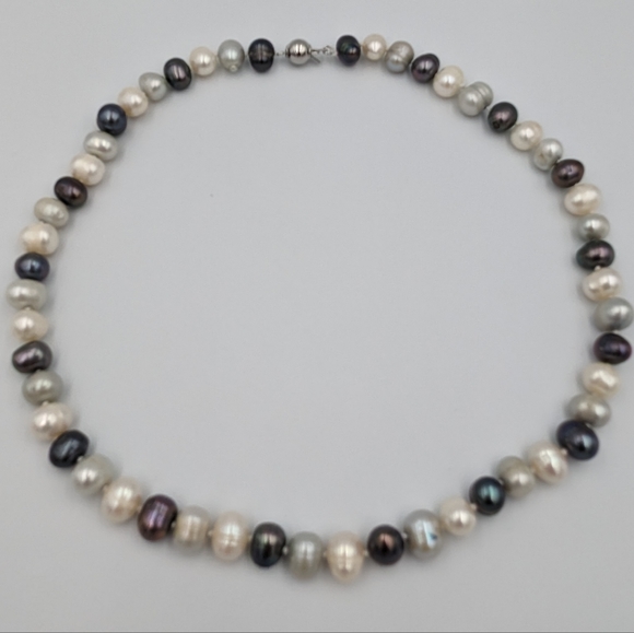 Three color freshwater baroque pearl necklace with 18k gold plate clasp - Picture 4 of 10